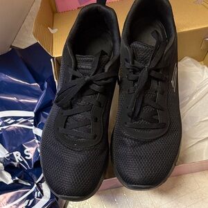 Woman’s Sketchers size 11 black memory foam